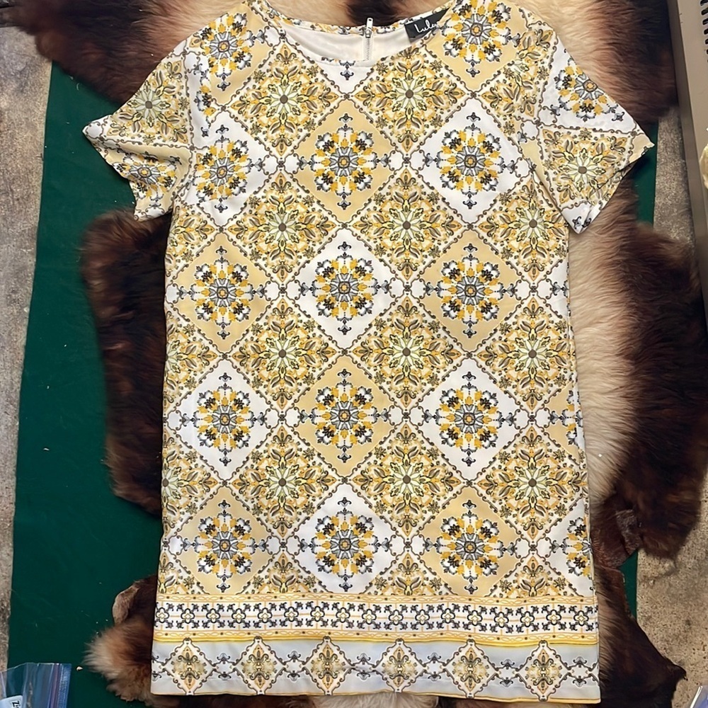 Lulus Dandy Lion Yellow Print‎ Short Sleeve Shift Mini Dress Size Medium